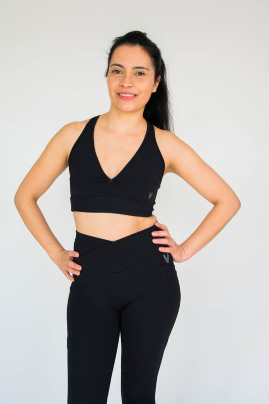 Sustainable activewear black bra | Front