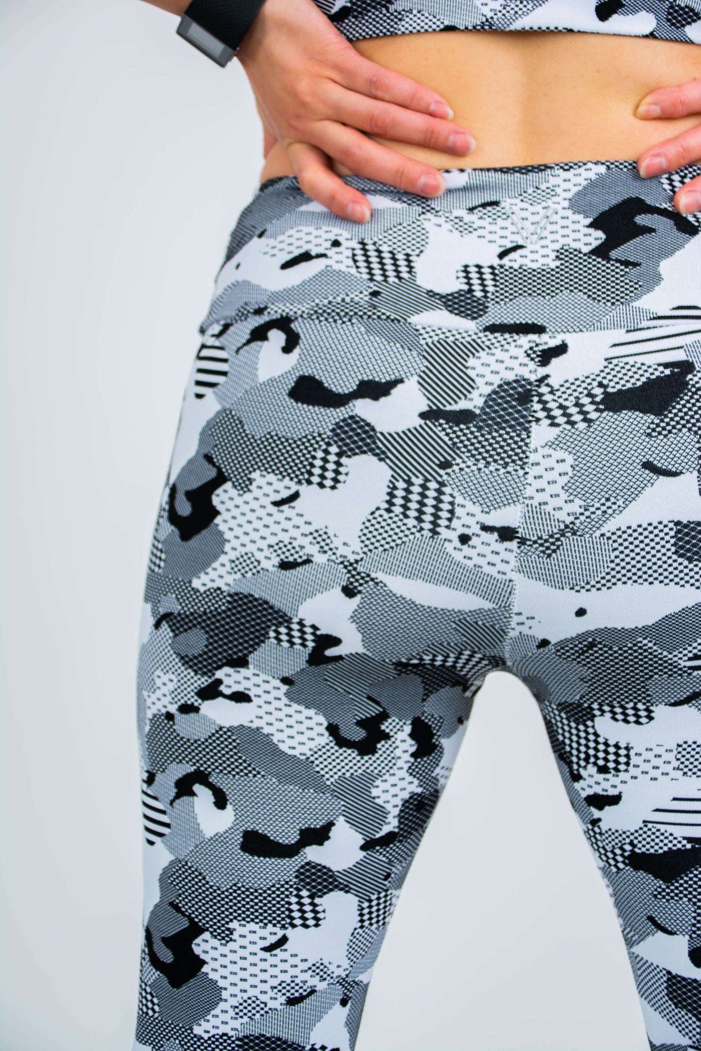 Aria Camo Leggings - White/black